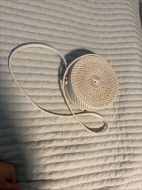 RATTAN MEXICANRound Woven Crossbody Bag in White and Natural